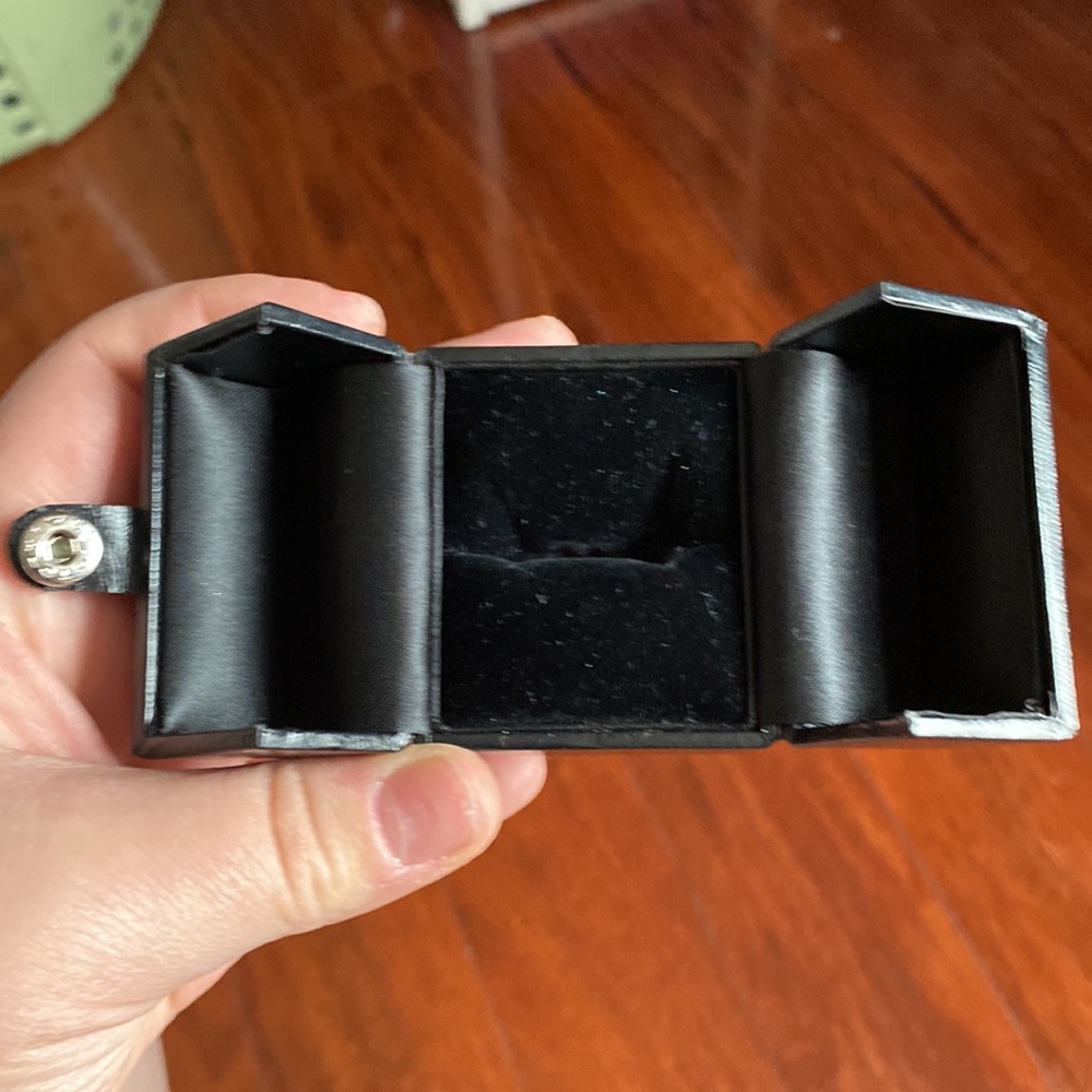 ring box - Picture 3 of 3